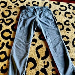 Mens grey golf pants size 32/32 under amour button and zip great condition